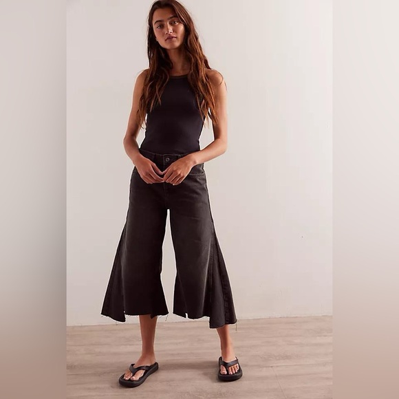 Free People We The Free Ripple Wide Leg Crop Black Distressed Denim NEW - Picture 1 of 4